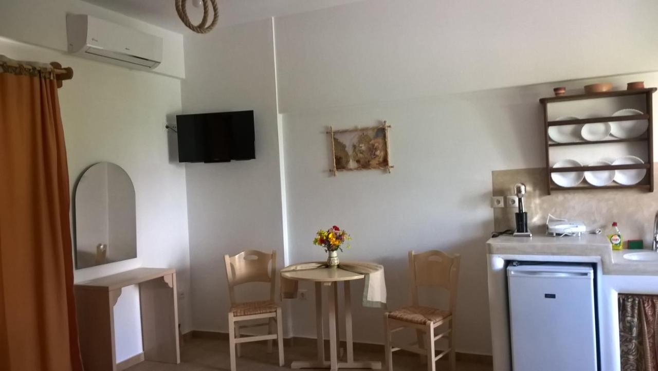 Gyrouli 1 Apartment Pera Gyalos Екстериор снимка