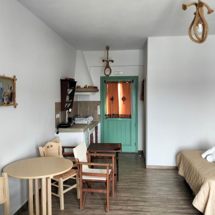 Gyrouli 1 Apartment Pera Gyalos Екстериор снимка